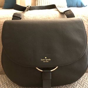 Kate Spade. Black leather shoulder bag.